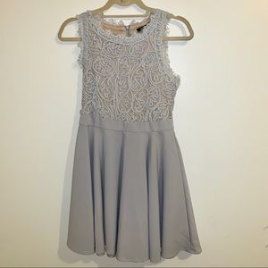 Romeo & Juliet Couture Gray Dress